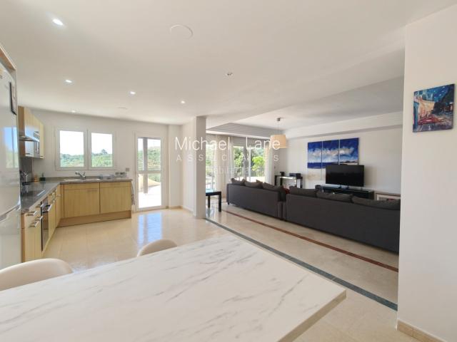 Piso en venta en Sotogrande, Sotogrande Alto. Luminoso apartamento de 3 dormitorios en San Roque Club. Pisos.