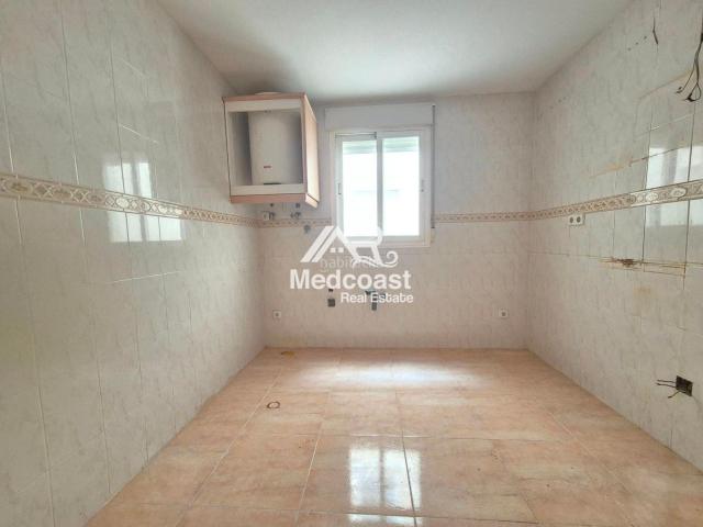 Piso en venta en Turre. Amplio piso con terraza y piscina comunitaria junto a Superturre. Pisos.