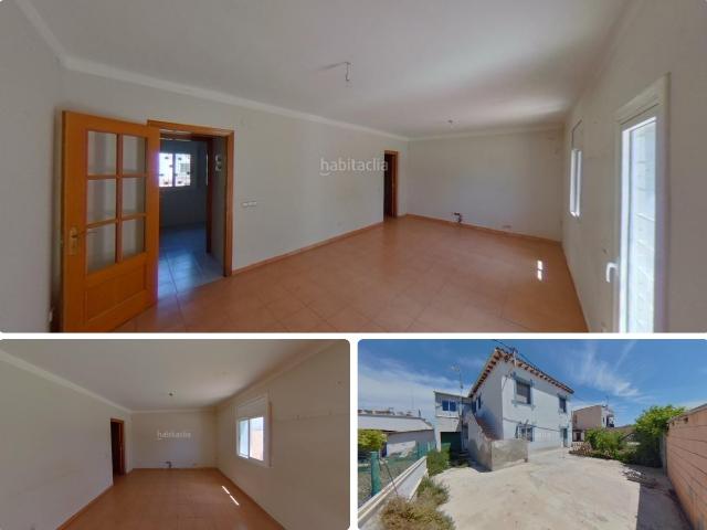 Piso en venta en Tarragona, Torreforta Costa Dorada. Chalet adosado en venta en calle Turia. Pisos.