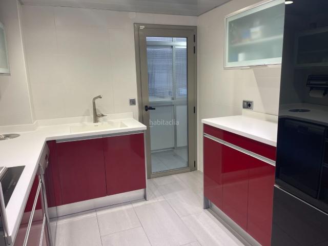 Piso en venta en Terrassa, Ca n'Anglada. Exclusiva vivienda reformada con acabados premium, garaje y ascensor en Terrassa. Pisos.