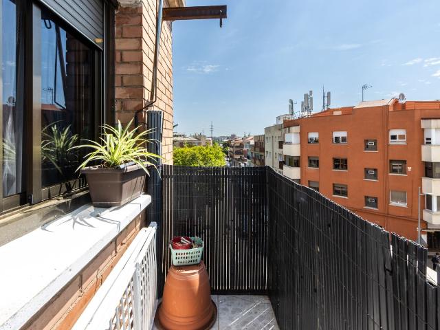 Piso en venta en Terrassa, Ca n'Anglada. UN HOGAR QUE TRANSMITE CALIDEZ. Pisos.