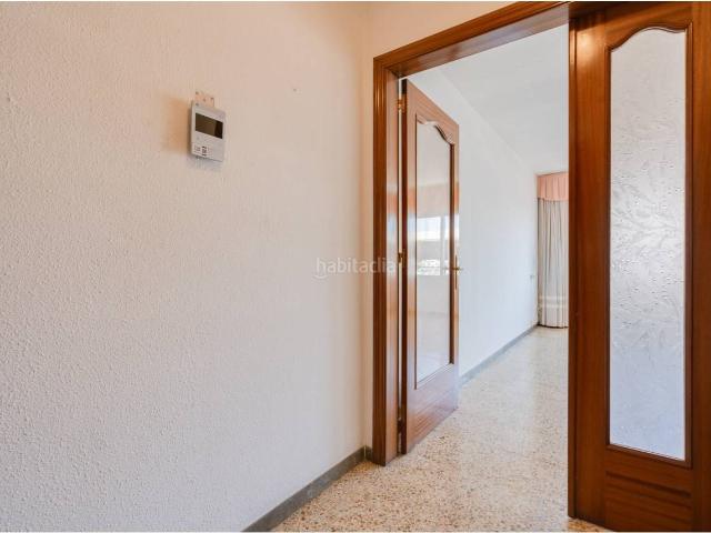 Piso en venta en Terrassa, Ca n'Aurell. 76m2 4 hab balcón. Pisos.