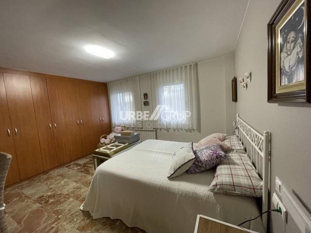 Piso en venta en Terrassa, Ca n'Aurell. CAN AURELL PISO DE 3 HABITACIONES, ACTUALMENTE DE 2 DORMITORIOS CON TERRAZA DE 45m A PIE DE COMEDOR. Pisos.