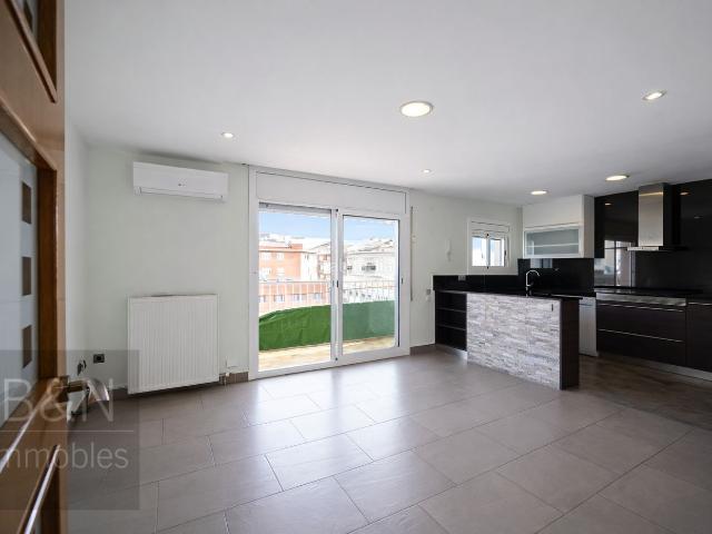 Piso en venta en Terrassa, Ca n'Aurell. AMPLIO PISO REFORMADO DE 4 DORMITORIOS EN CA NAURELL. Pisos.