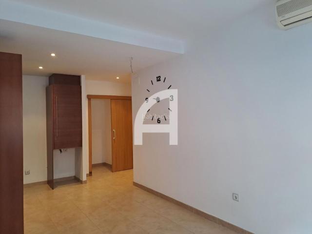 Piso en venta en Terrassa, Ca n'Aurell. PISO EN VENTA DE 1 HABITACIÓN EN CA NAURELL ACTUALMENTE ALQUILADO. Pisos.