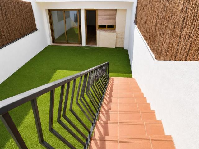 Piso en venta en Terrassa, Can Palet. PISO DE 3 HABITACIONES EN CAN PALET CON TERRAZA Y PATIO. Pisos.
