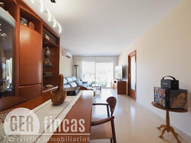 Piso en venta en Terrassa, Can Roca. Con plaza de parking y balcon. Pisos.