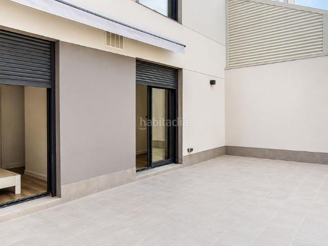Piso en venta en Terrassa, Cementiri Vell. PISO SEMINUEVO CON TERRAZA GRAN TERRAZA, 2 HABITACIONES 1 BAÑO. UNICO EN LA ZONA. Pisos.