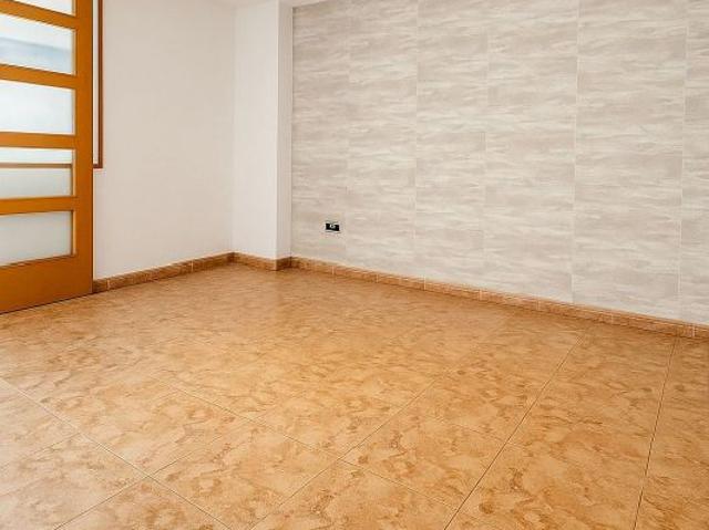 Piso en venta en Terrassa, de 60 m² 3 habitaciones por 124.000