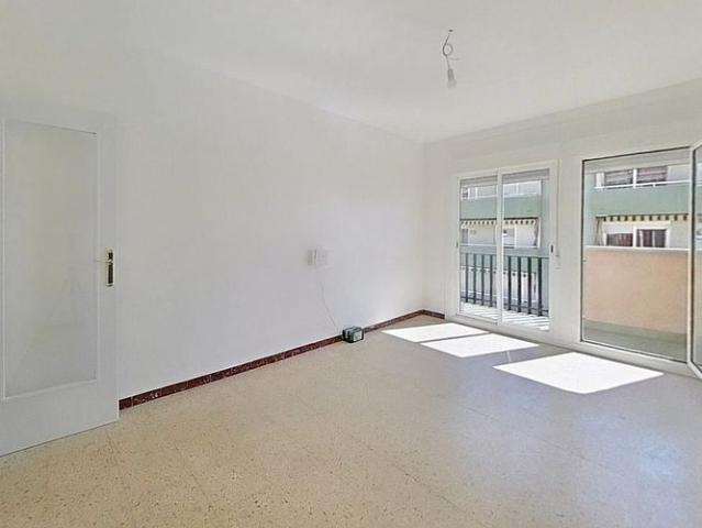 Piso en venta en Terrassa, de 75 m² 3 habitaciones por 165.000