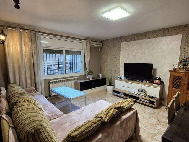 Piso en venta en Terrassa, de 76 m² 3 habitaciones por 178.000
