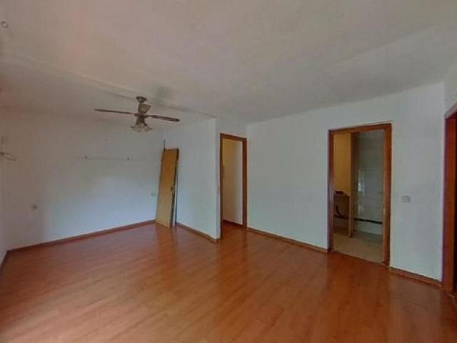 Piso en venta en Terrassa, de 71 m² 3 habitaciones por 94.000