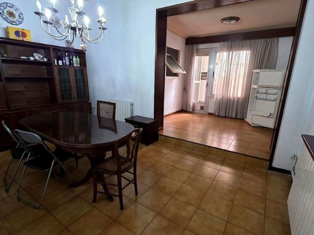 Piso en venta en calle De Pitàgores, Terrassa, de 85 m² 3 habitaciones por 176.000