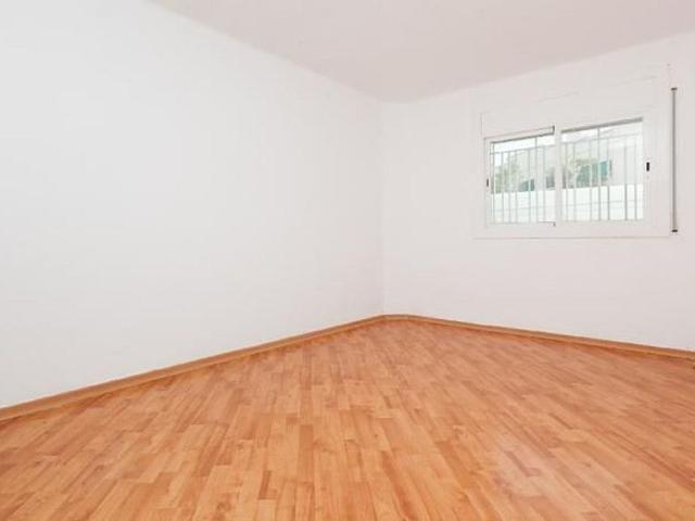 Piso en venta en Terrassa, de 49 m² 3 habitaciones por 128.735