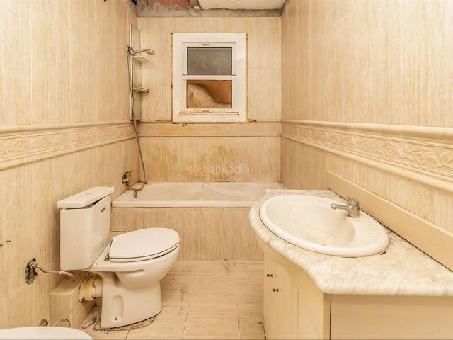 Piso en venta en Terrassa, La Maurina. Dúplex con Gran Potencial para Reformar en el Corazón de Terrassa!. Pisos.