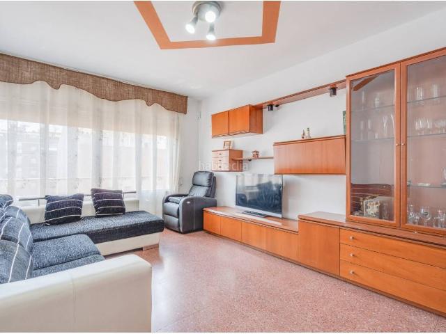 Piso en venta en Terrassa, Plaça Catalunya Escola Industrial. Escoles, para darle tu toque final. Pisos.