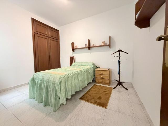 Piso en venta en Terrassa, Plaça Catalunya Escola Industrial. Junto Escola Agustí Bartra. Pisos.
