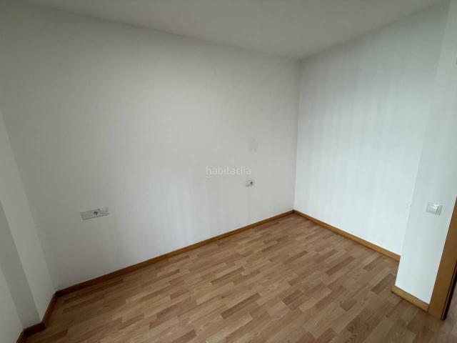 Piso en venta en Terrassa, Plaça Catalunya Escola Industrial. PISO DE 1 HABITACION CON PARKING Y TRASTERO DE VPO VIVIENDA PROTECCION OFICIAL EN ZONA ESCUELAS. Pisos.