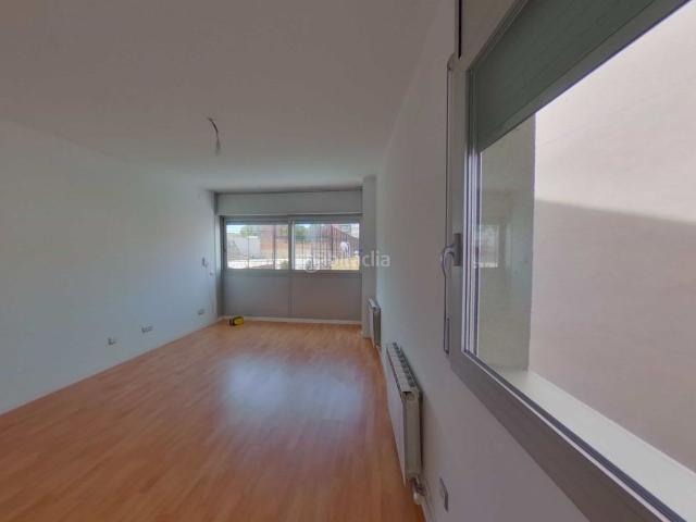 Piso en venta en Terrassa, Roc Blanc. llogat només per a inversor. Pisos.