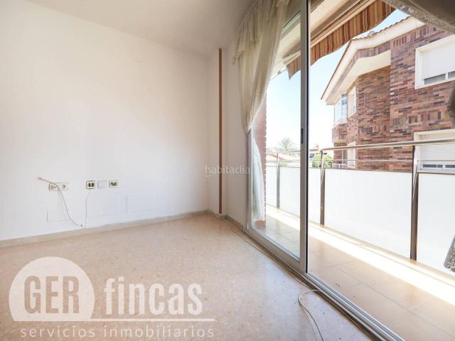 Piso en venta en Terrassa, San Pere. esquinero todo exterior con balcón. Pisos.