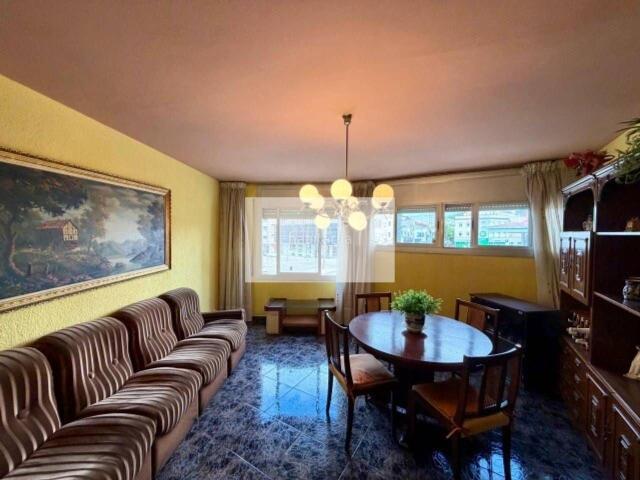 Piso en venta en Terrassa, San Pere. Piso de 100 m en Zona Olímpica Terrassa. Pisos.