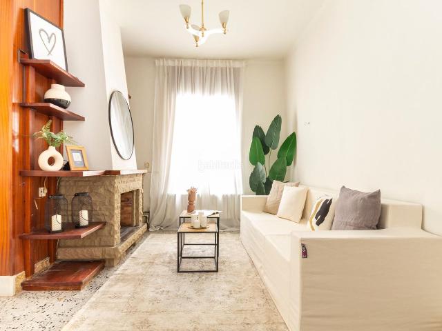 Piso en venta en Terrassa, San Pere. Preciosa PB, muy luminosa: salón comedor, cocina, 3 habitaciones, 1 baño, terrazas y patio. Pisos.