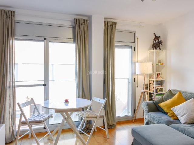 Piso en venta en Terrassa, Segle XX. Piso exterior con ascensor, climatización por conductos y placas solares, listo para entrar a vivir a 10 minutos del centro. Pisos.