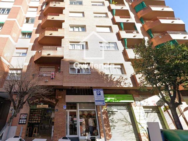 Piso en venta en Terrassa, Torrent d'en Pere Parres. Piso ALQUILADO de 4 habitaciones en Av Josep Tarradellas, Terrassa. Pisos.