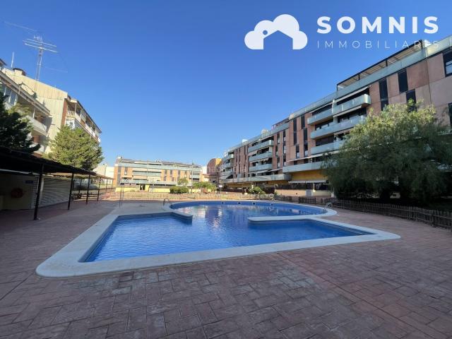 Piso en venta en Terrassa, Zona Esportiva. Piso reformado con piscina, parking y trastero en Zona Esportiva. Pisos.