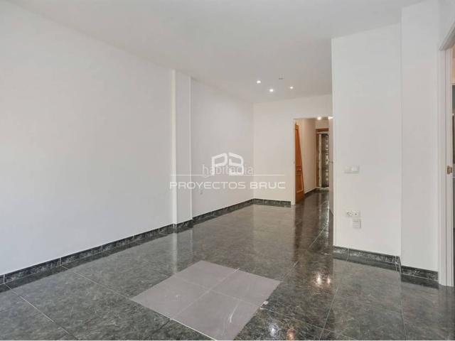 Piso en venta en Terrassa, Zona Esportiva. TERRASSA PISO DE TRES DORMITORIOS INFÓRMESE. Pisos.