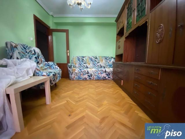 Piso en venta en Tordesillas. Oportunidad Vivienda junto a la Plaza Mayor de Tordesillas de dos dormitorios. Pisos.