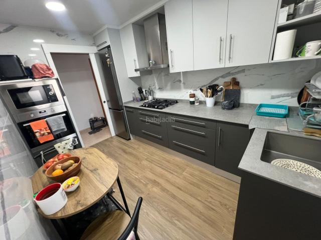 Piso en venta en Tordera, Sant Pere. Piso de 4 habitaciones y parking. Pisos.