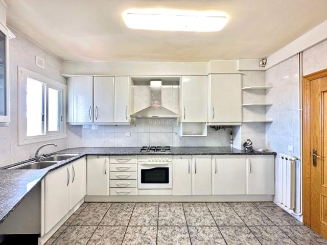 Piso en venta en Torelló. Ampli pis reformat. Pisos.