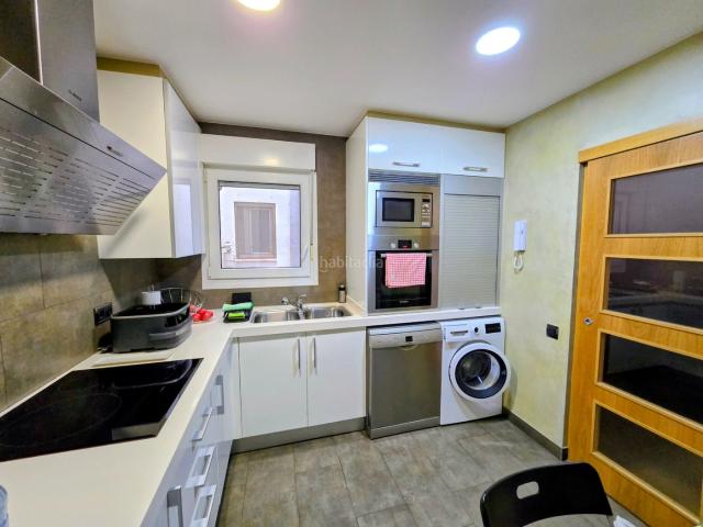Piso en venta en Torelló. Obre la porta, deixa les maletes. i comença a viure. Pisos.