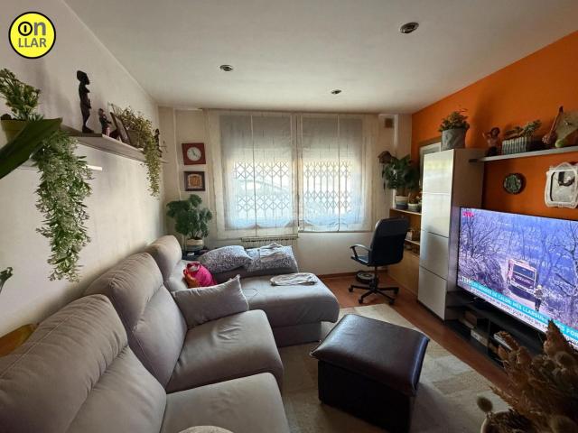 Piso en venta en Torelló. Oportunidad de Inversión en Torelló Piso en Rentabilidad con Parking. Pisos.