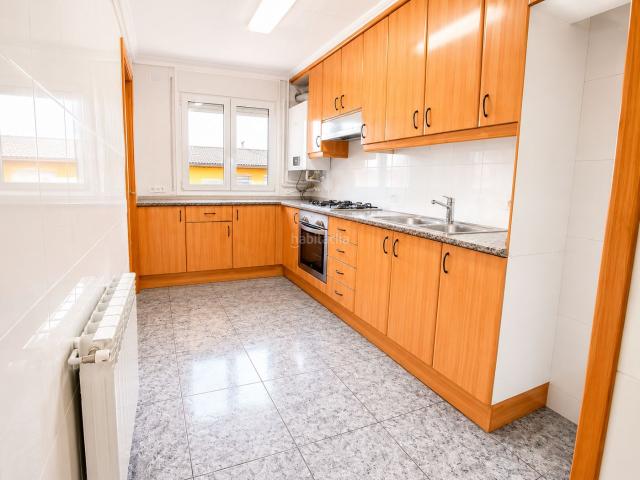 Piso en venta en Torelló. PISO DE DORMITORIOS, BALCÓN, TERRAZA, ASCENSOR EN TORELLÓ. Pisos.
