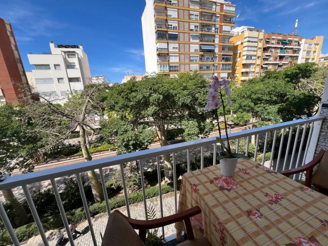 Piso en venta en Torre del Mar, Centro. Piso centrico a pocos metros de la playa. Pisos Torre del.