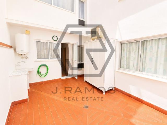 Piso en venta en Torre del Mar, Centro. PISO MUY LUMINOSO EN ALGARROBO COSTA EN PRIMERA LINEA DE PLAYA. Pisos Torre del.