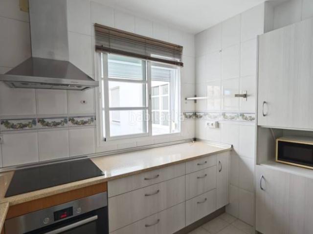 Piso en venta en Torre del Mar, Poniente Faro. Espectacular ático dúplex con vistas al mar y amplias terrazas. Pisos Torre del.