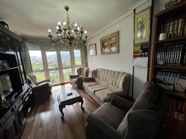 Piso en venta en Torrelavega, Nueva Ciudad. Presentamos una magnífica oportunidad de adquirir una vivienda en una de las zonas más valoradas de Torrelavega. Este piso, dispon. Pisos.