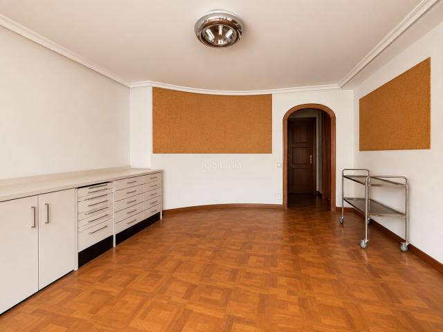 Piso en venta en Torrelavega, Centro. PISO DE 174 m² EN PLENO CENTRO DE TORRELAVEGA. Pisos.