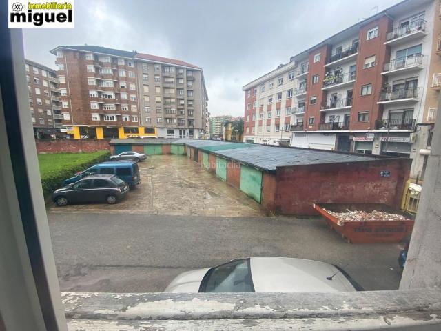 Piso en venta en Torrelavega, El Parque Zapatón. Gran piso de 321m2 con garaje cerrado y aparcamiento en urbanización una oportunidad única en el centro de Torrelavega. Pisos.
