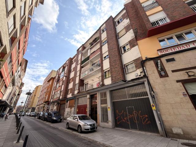 Piso en venta en Torrelavega, El Parque Zapatón. Piso económico de tres dormitorios en el centro de Torrelavega. Pisos.
