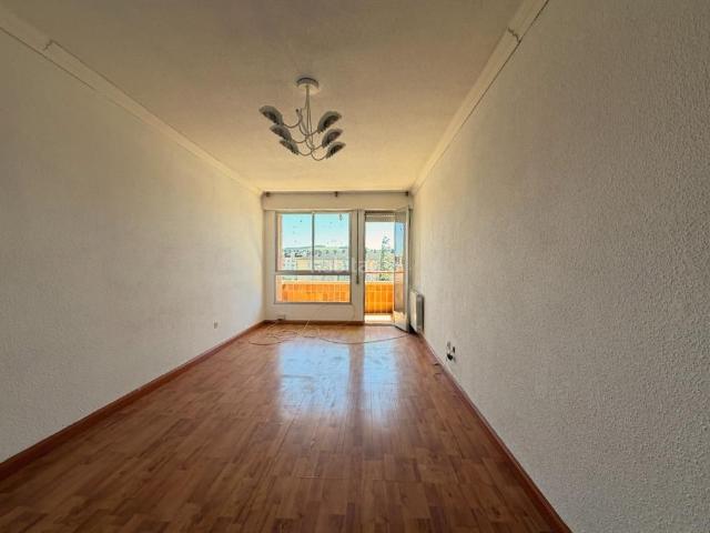 Piso en venta en Torrelavega, El Parque Zapatón. Piso luminoso de 94 m2 con amplia terraza y vistas despejadas en Parque Zapatón, Torrelavega. Pisos.