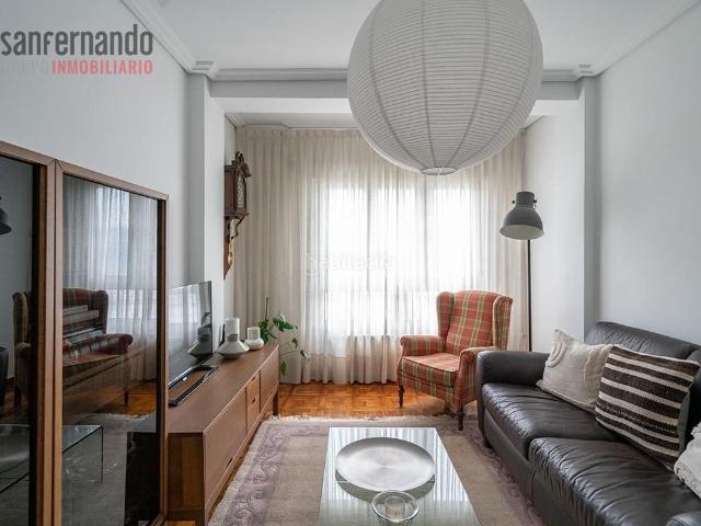 Piso en venta en Torrelavega, Inmobiliaria Barreda. Espacios amplios y mucha luz en una de las zonas más cómodas de Torrelavega. Pisos.