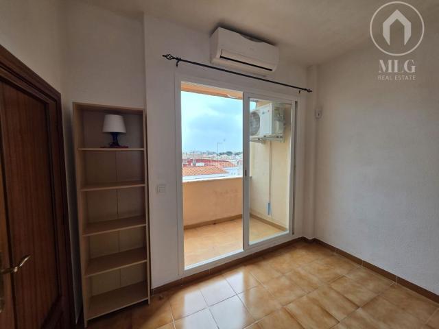 Piso en venta en Torremolinos, Ayuntamiento. Se vende piso con trastero. Pisos.