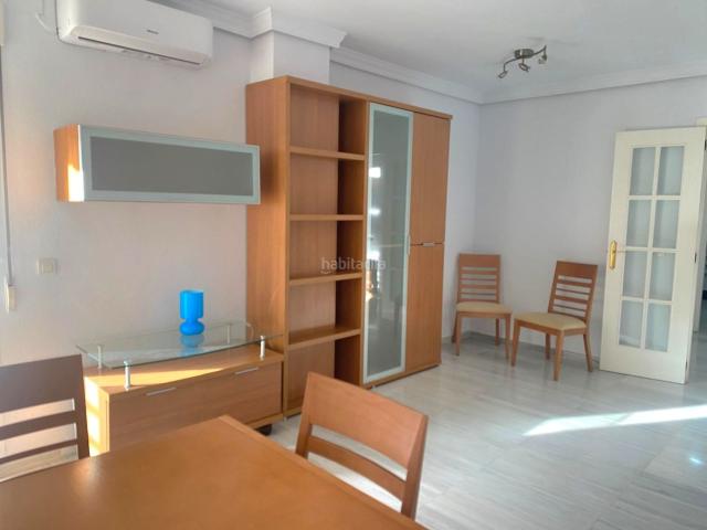Piso en venta en Torremolinos, Ayuntamiento. Piso céntrico en Torremolinos no muy antiguo, con garaje y trastero opcionales, 3 dormitorios y terraza. Pisos.
