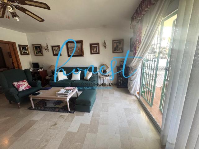 Piso en venta en Torremolinos, El Bajondillo. AMPLIO PISO EN EXCELENTE URBANIZACION. Pisos.