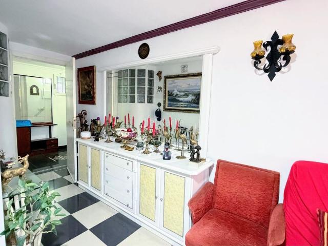 Piso en venta en Torremolinos, El Bajondillo. Gran potencial! Amplio apartamento de 120 m2 con terraza panorámica en La Nogalera, Torremolinos. Pisos.
