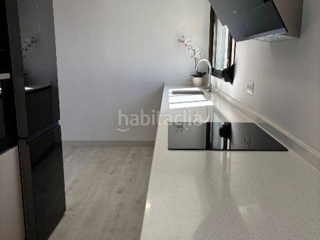 Piso en venta en Torremolinos, El Bajondillo. Piso en venta totalmente reformado Torremolinos Nogalera 3 dormitorios, piscina al lado de la playa. Pisos.